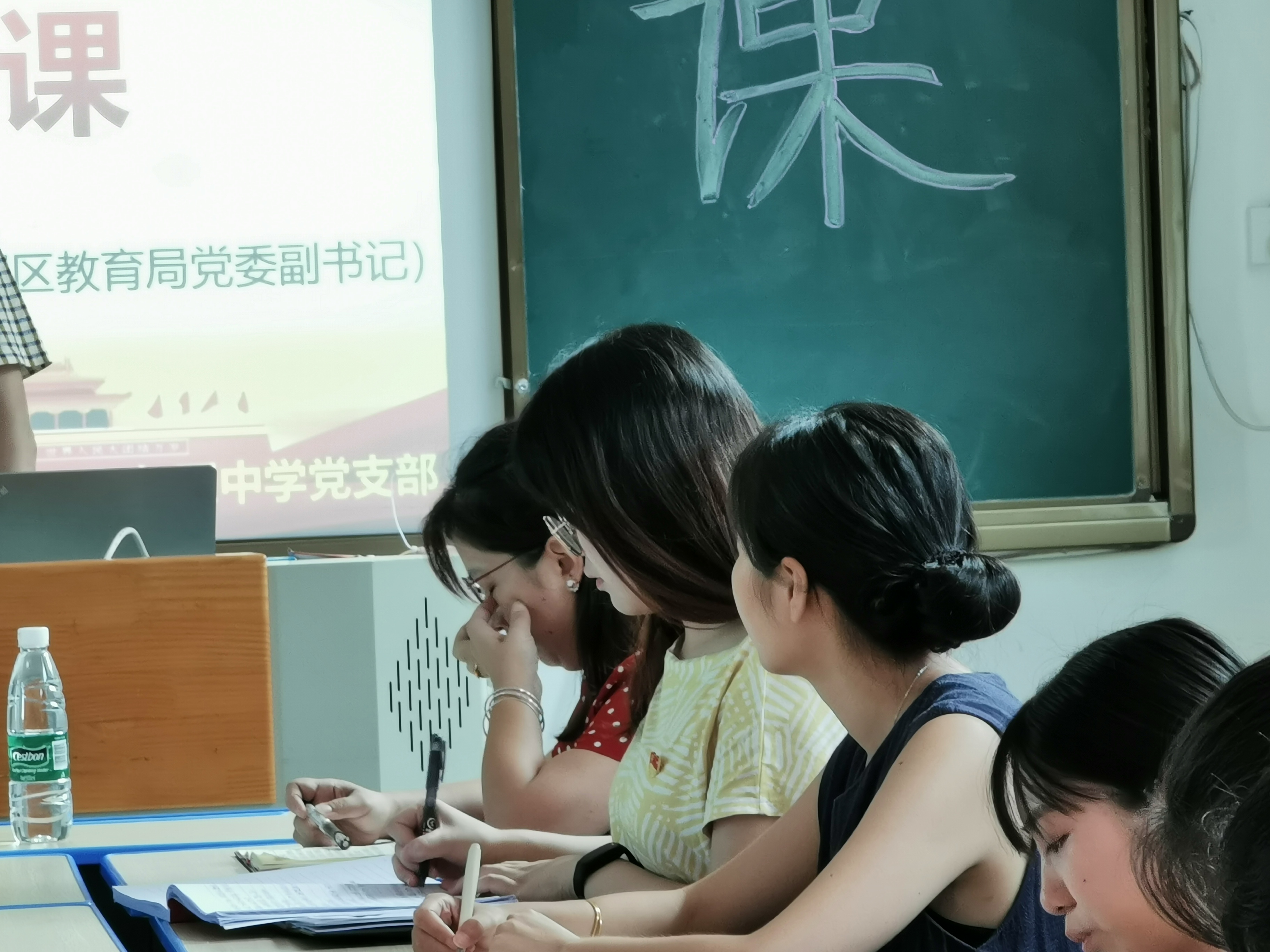 衡陽市蒸湘區(qū)仁愛實(shí)驗(yàn)中學(xué)|衡陽全日制|全寄宿|全封閉|半月假制初級(jí)中學(xué)